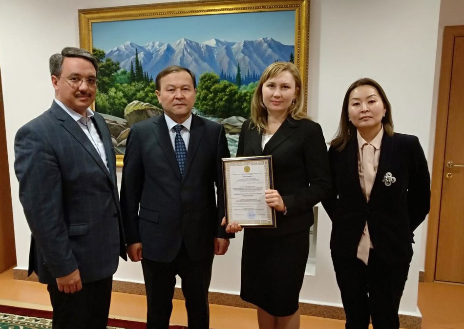 Казахстанская фармацевтическая компания «Эйкос-Фарм» получила сертификат GMP